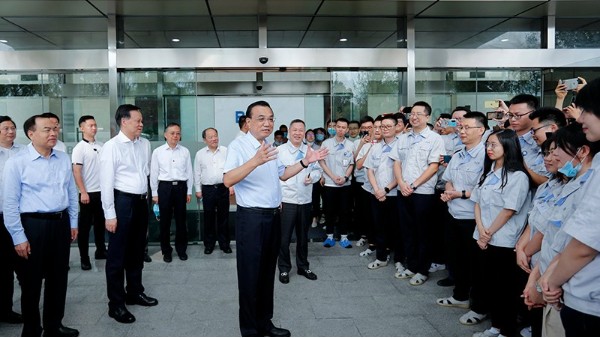 李克強總理考察京東方（重慶）-青天特克合作企業重慶京東方